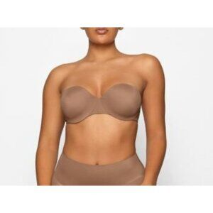 NWT SKIMS SMOOTHING INTIMATES UNLINED STRAPLESS BRA SIENNA 38C
